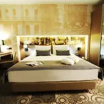 Mercure Center Hotel 4*