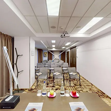 Mercure Center Hotel 4*