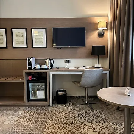 Mercure Center מלון 4*