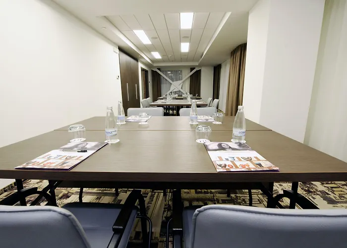 מלון Mercure Center 4*