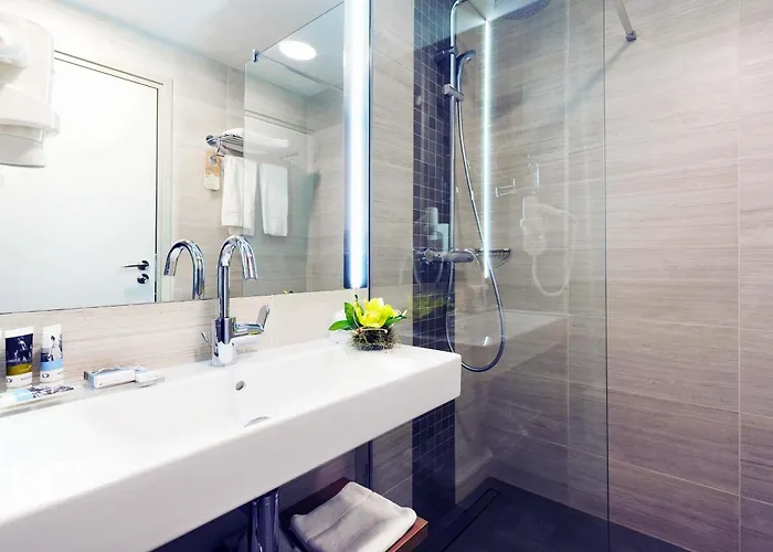 מלון Mercure Center 4*